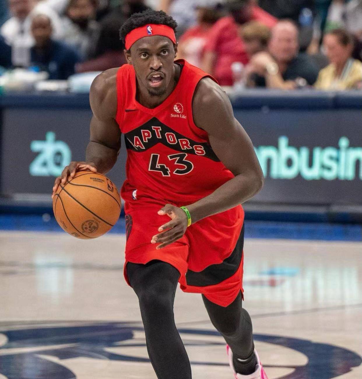 云游戏平台-西亚卡姆在独行侠比赛中持续失利，爆冷引发热议！-云游戏平台